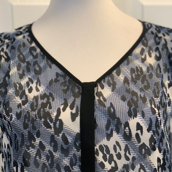 WOT, Sold Out! CAbi Fatale Blouse, Size Small - Picture 6 of 8